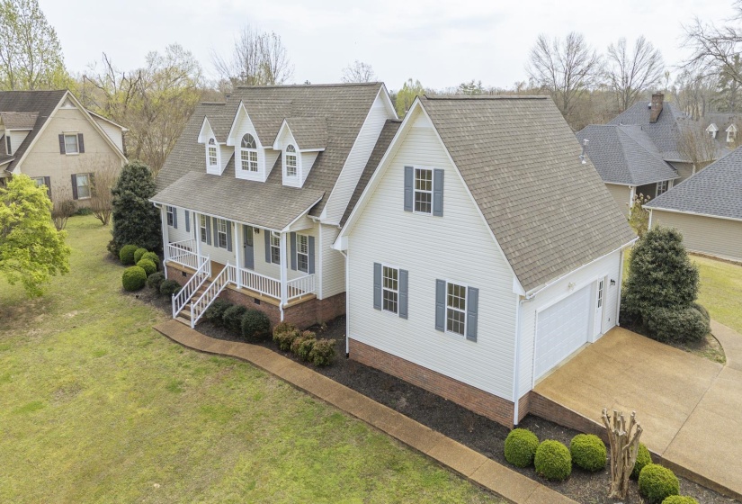 565 BOWEN DR, Savannah, Tennessee 38372, 3 Bedroom Bedrooms, 11 Room Rooms,2.1 BathroomBathrooms,Residential,For Sale,BOWEN,0,10217826