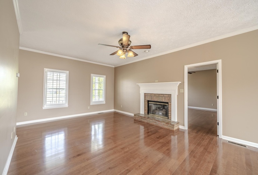 565 BOWEN DR, Savannah, Tennessee 38372, 3 Bedroom Bedrooms, 11 Room Rooms,2.1 BathroomBathrooms,Residential,For Sale,BOWEN,0,10217826