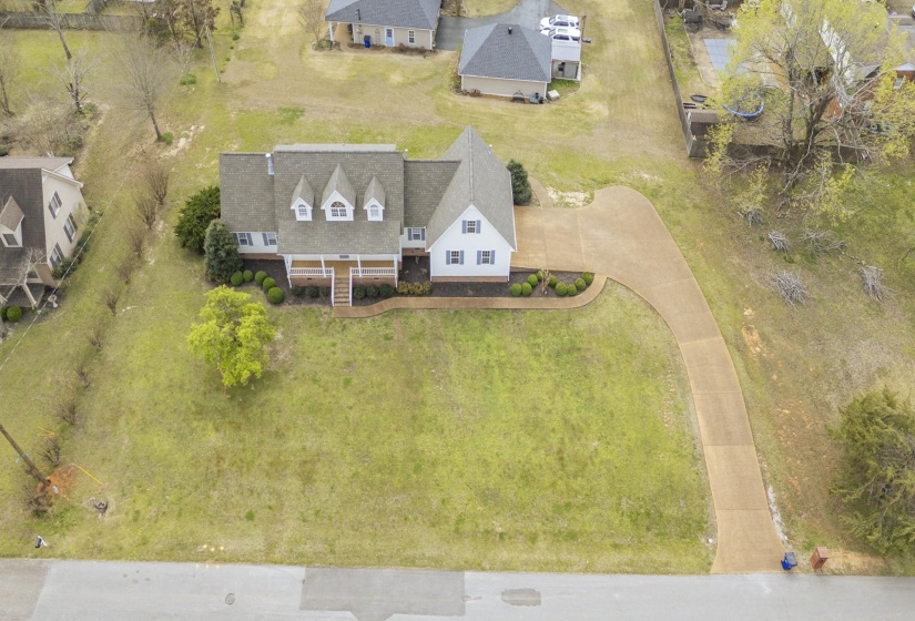 565 BOWEN DR, Savannah, Tennessee 38372, 3 Bedroom Bedrooms, 11 Room Rooms,2.1 BathroomBathrooms,Residential,For Sale,BOWEN,0,10217826