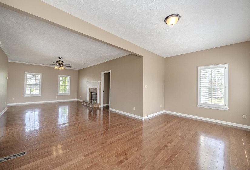 565 BOWEN DR, Savannah, Tennessee 38372, 3 Bedroom Bedrooms, 11 Room Rooms,2.1 BathroomBathrooms,Residential,For Sale,BOWEN,0,10217826