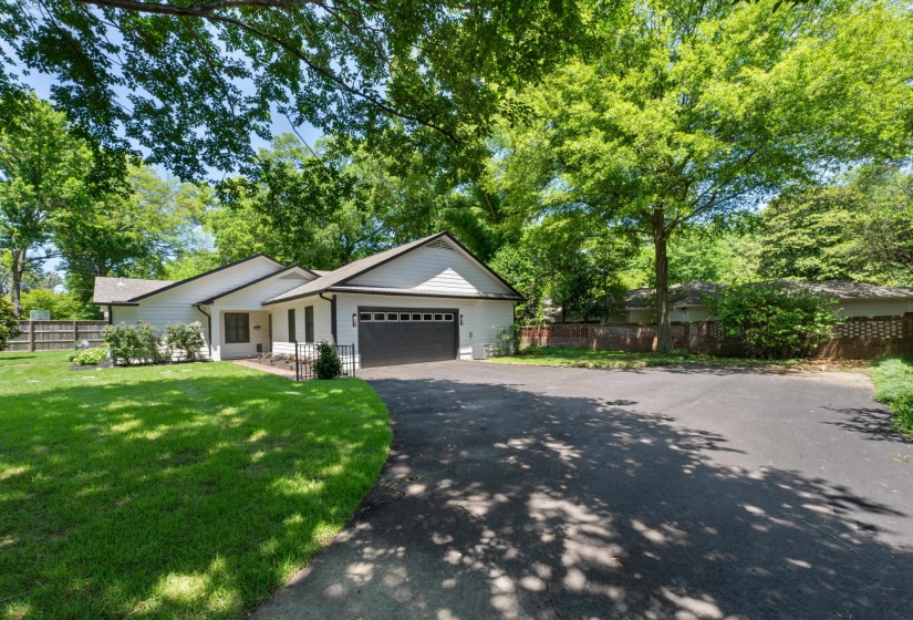 260 FENWICK RD, Memphis, Tennessee 38111, 4 Bedroom Bedrooms, 8 Room Rooms,3 BathroomBathrooms,Residential,For Sale,FENWICK,0,10217829
