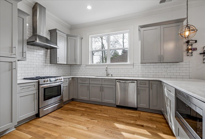 2049 FELIX AVE, Memphis, Tennessee 38104, 4 Bedrooms Bedrooms, 8 Rooms Rooms,3 BathroomsBathrooms,Residential,For Sale,FELIX,10217844