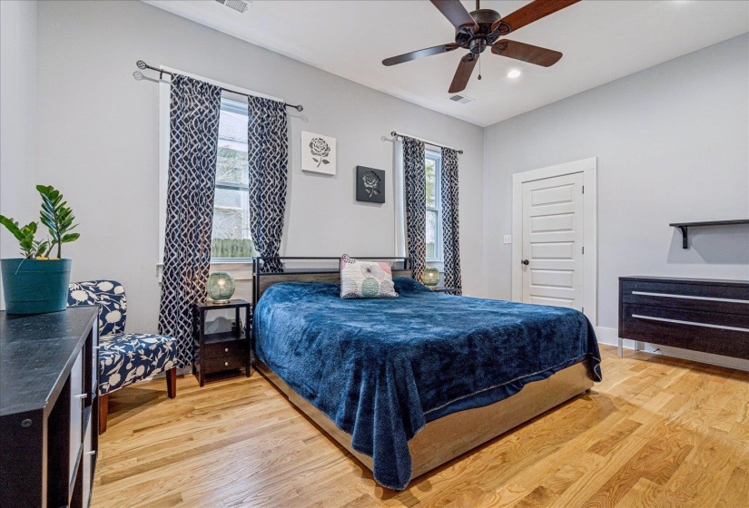 2049 FELIX AVE, Memphis, Tennessee 38104, 4 Bedrooms Bedrooms, 8 Rooms Rooms,3 BathroomsBathrooms,Residential,For Sale,FELIX,10217844