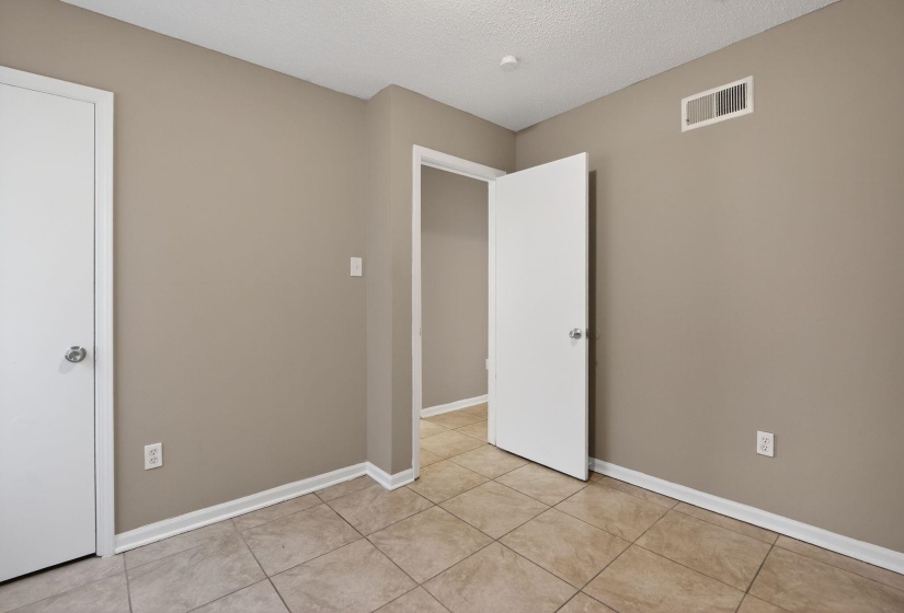 4989 MIKE DR, Memphis, Tennessee 38127, 3 Bedrooms Bedrooms, 6 Rooms Rooms,1 BathroomBathrooms,Residential,For Sale,MIKE,10217853