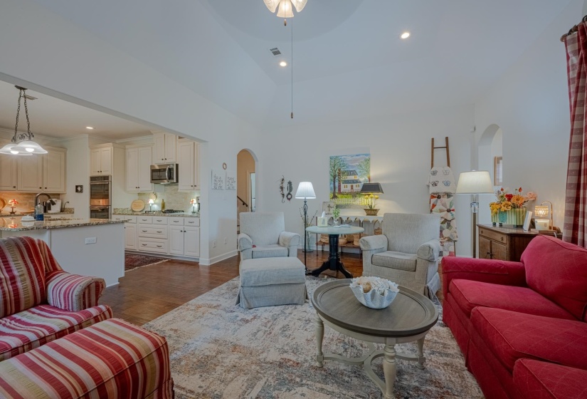 340 DOGWOOD VALLEY DR, Collierville, Tennessee 38017, 3 Bedroom Bedrooms, 7 Room Rooms,2 BathroomBathrooms,Residential,For Sale,DOGWOOD VALLEY,0,10217872