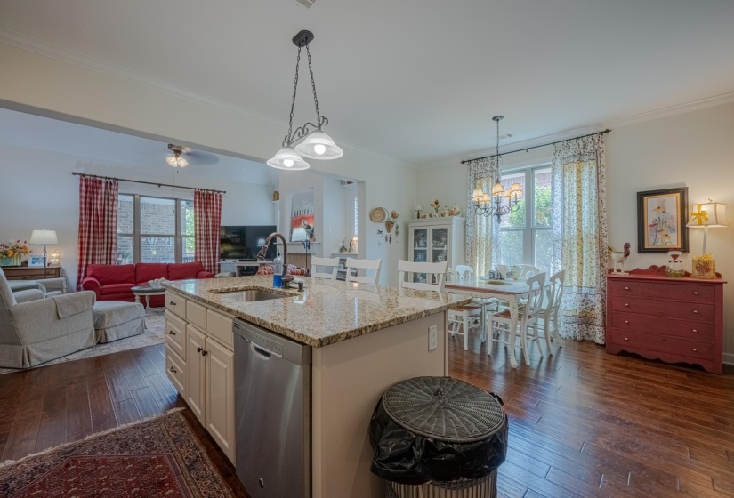 340 DOGWOOD VALLEY DR, Collierville, Tennessee 38017, 3 Bedroom Bedrooms, 7 Room Rooms,2 BathroomBathrooms,Residential,For Sale,DOGWOOD VALLEY,0,10217872