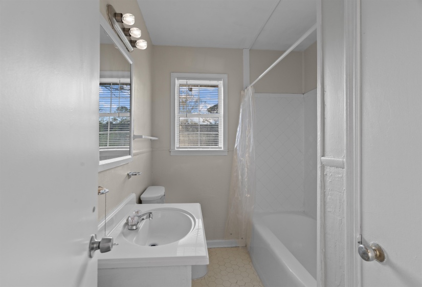 2158 PUEBLO AVE, Memphis, Tennessee 38127, 3 Bedrooms Bedrooms, 6 Rooms Rooms,1 BathroomBathrooms,Residential,For Sale,PUEBLO,10217876
