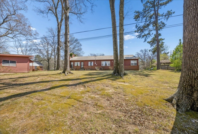 View of front facade with a front yard