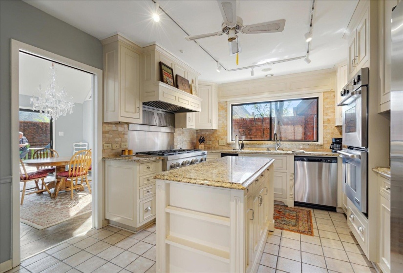 1548 CHERRY PARK DR, Memphis, Tennessee 38120, 3 Bedrooms Bedrooms, 7 Rooms Rooms,2 BathroomsBathrooms,Residential,For Sale,CHERRY PARK,10212279