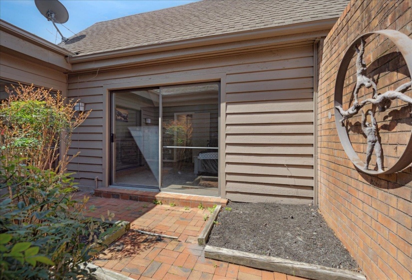 1548 CHERRY PARK DR, Memphis, Tennessee 38120, 3 Bedrooms Bedrooms, 7 Rooms Rooms,2 BathroomsBathrooms,Residential,For Sale,CHERRY PARK,10212279