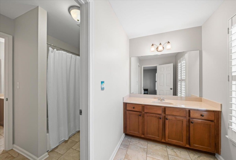 11979 HENNING OAKS LN, Arlington, Tennessee 38002, 5 Bedrooms Bedrooms, 9 Rooms Rooms,3 BathroomsBathrooms,Residential,For Sale,HENNING OAKS,10217919