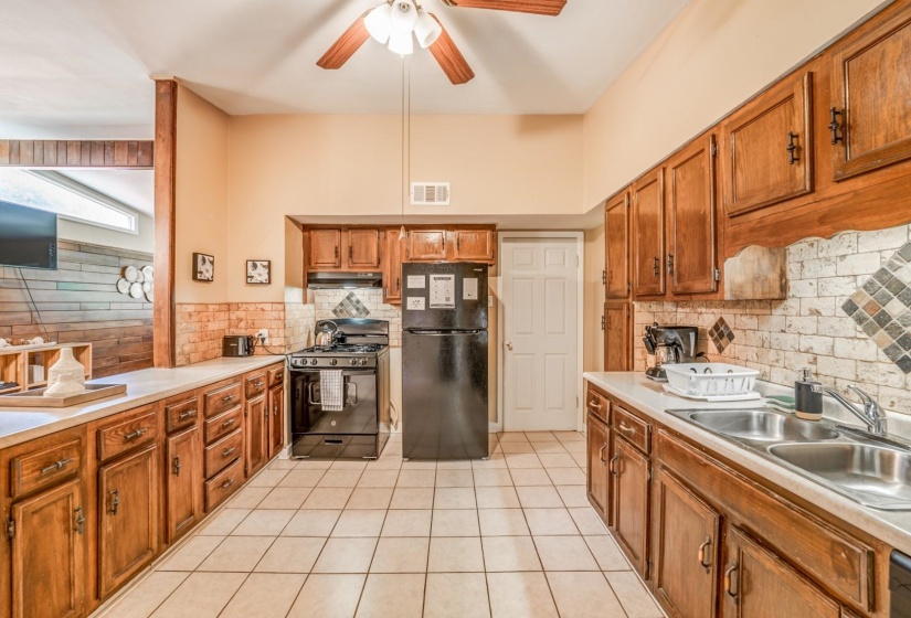 3661 MCCORKLE RD, Memphis, Tennessee 38116, 4 Bedrooms Bedrooms, 8 Rooms Rooms,2 BathroomsBathrooms,Residential,For Sale,MCCORKLE,10212430