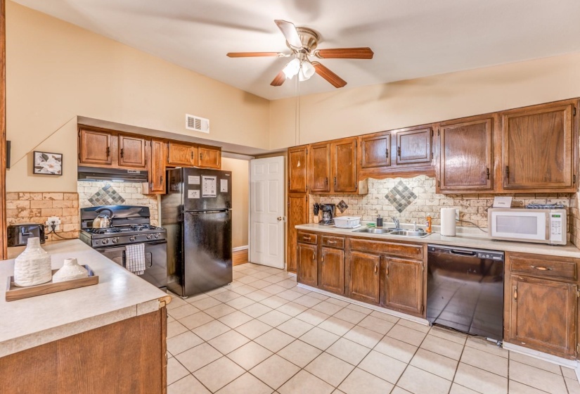 3661 MCCORKLE RD, Memphis, Tennessee 38116, 4 Bedrooms Bedrooms, 8 Rooms Rooms,2 BathroomsBathrooms,Residential,For Sale,MCCORKLE,10212430