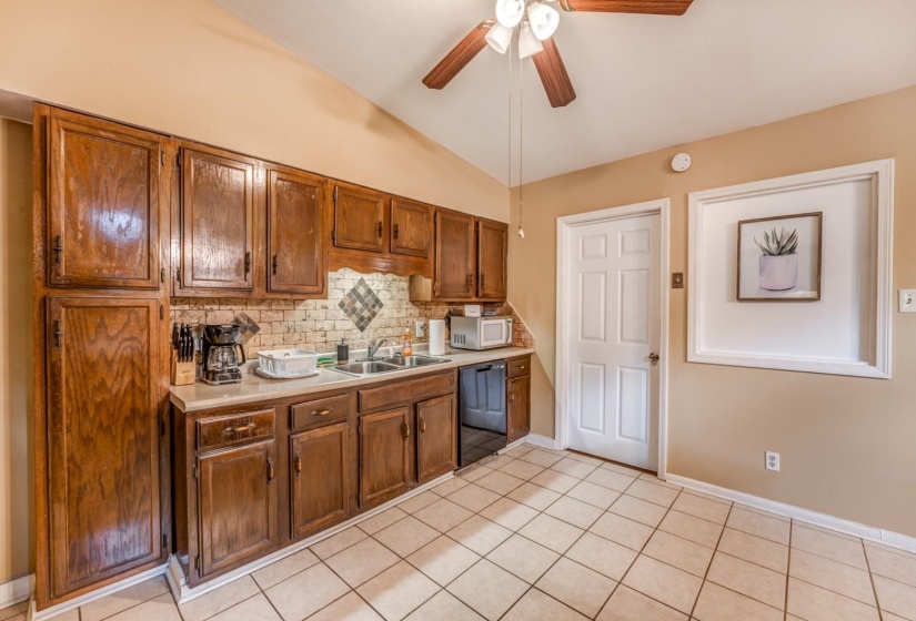 3661 MCCORKLE RD, Memphis, Tennessee 38116, 4 Bedrooms Bedrooms, 8 Rooms Rooms,2 BathroomsBathrooms,Residential,For Sale,MCCORKLE,10212430