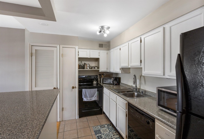 109 MAIN ST, Memphis, Tennessee 38103-5012, 1 Bedroom Bedrooms, 3 Room Rooms,1 BathroomBathrooms,Residential,For Sale,MAIN,0,10217362