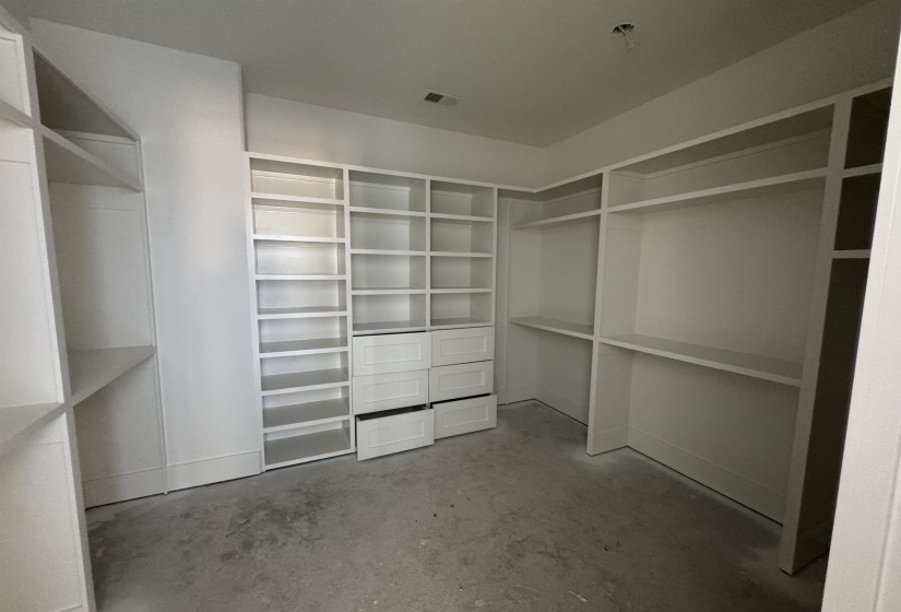 Walk in closet