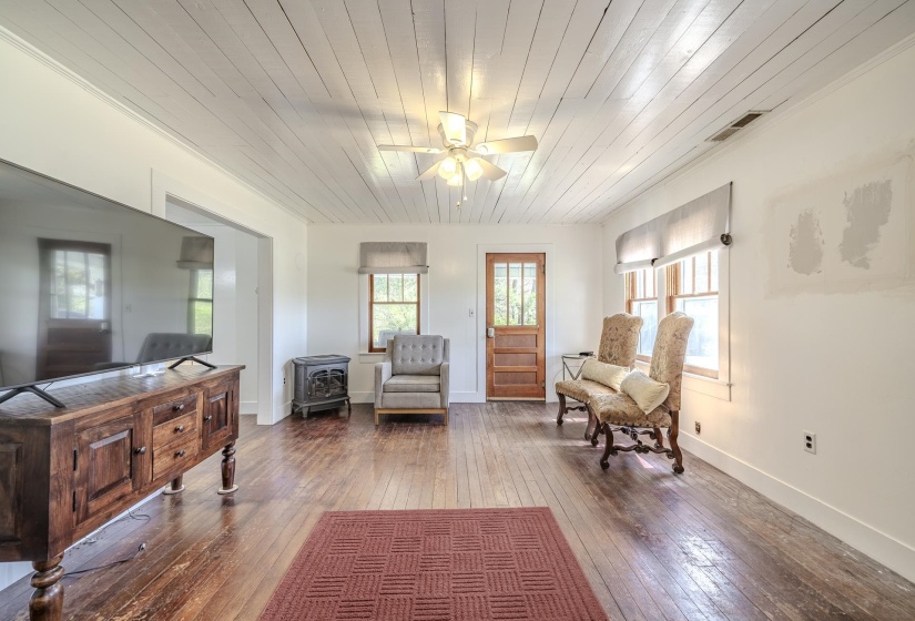 2423 HARDIN CREEK RD, Clifton, Tennessee 38425-9046, 3 Bedrooms Bedrooms, 10 Rooms Rooms,1 BathroomBathrooms,Residential,For Sale,HARDIN CREEK,10217973