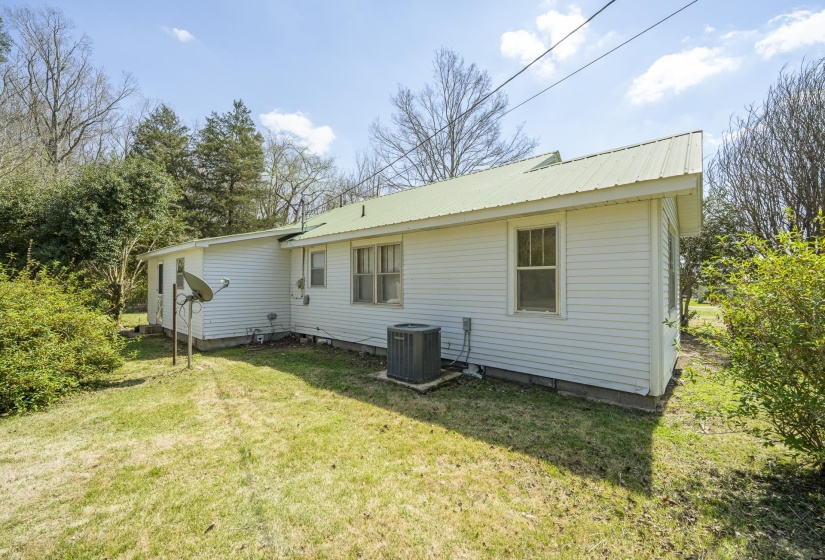 2423 HARDIN CREEK RD, Clifton, Tennessee 38425-9046, 3 Bedrooms Bedrooms, 10 Rooms Rooms,1 BathroomBathrooms,Residential,For Sale,HARDIN CREEK,10217973