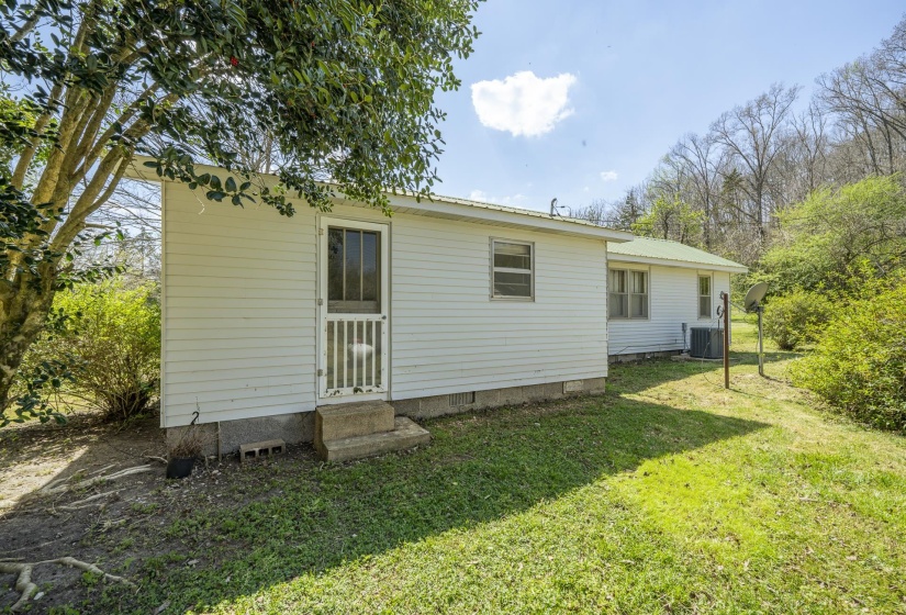 2423 HARDIN CREEK RD, Clifton, Tennessee 38425-9046, 3 Bedrooms Bedrooms, 10 Rooms Rooms,1 BathroomBathrooms,Residential,For Sale,HARDIN CREEK,10217973