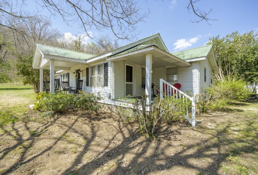 2423 HARDIN CREEK RD, Clifton, Tennessee 38425-9046, 3 Bedrooms Bedrooms, 10 Rooms Rooms,1 BathroomBathrooms,Residential,For Sale,HARDIN CREEK,10217973