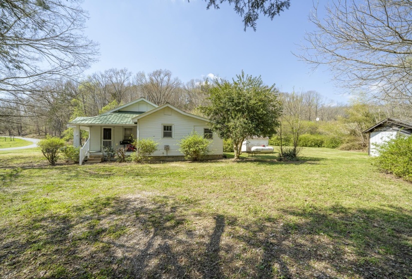 2423 HARDIN CREEK RD, Clifton, Tennessee 38425-9046, 3 Bedrooms Bedrooms, 10 Rooms Rooms,1 BathroomBathrooms,Residential,For Sale,HARDIN CREEK,10217973