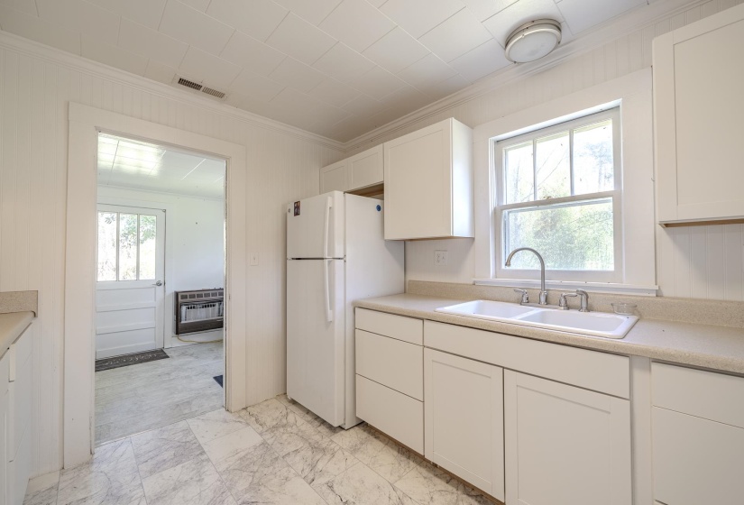 2423 HARDIN CREEK RD, Clifton, Tennessee 38425-9046, 3 Bedrooms Bedrooms, 10 Rooms Rooms,1 BathroomBathrooms,Residential,For Sale,HARDIN CREEK,10217973