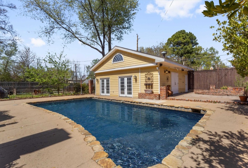 1680 CARRUTHERS PL, Memphis, Tennessee 38112, 4 Bedrooms Bedrooms, 8 Rooms Rooms,2.1 BathroomsBathrooms,Residential,For Sale,CARRUTHERS,10217976
