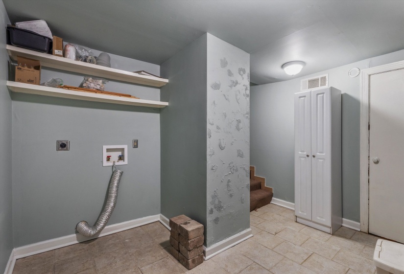 1680 CARRUTHERS PL, Memphis, Tennessee 38112, 4 Bedrooms Bedrooms, 8 Rooms Rooms,2.1 BathroomsBathrooms,Residential,For Sale,CARRUTHERS,10217976