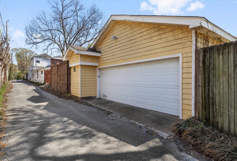1680 CARRUTHERS PL, Memphis, Tennessee 38112, 4 Bedrooms Bedrooms, 8 Rooms Rooms,2.1 BathroomsBathrooms,Residential,For Sale,CARRUTHERS,10217976