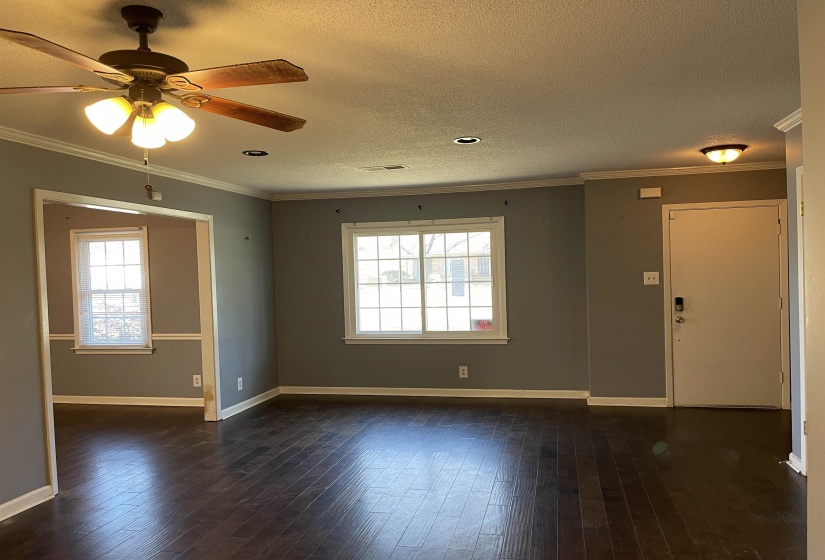 443 WHITE STATION RD, Memphis, Tennessee 38117, 3 Bedrooms Bedrooms, 6 Rooms Rooms,2 BathroomsBathrooms,Residential,For Sale,WHITE STATION,10217981