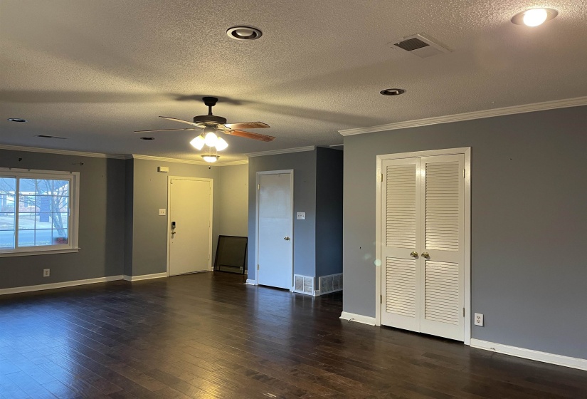 443 WHITE STATION RD, Memphis, Tennessee 38117, 3 Bedrooms Bedrooms, 6 Rooms Rooms,2 BathroomsBathrooms,Residential,For Sale,WHITE STATION,10217981