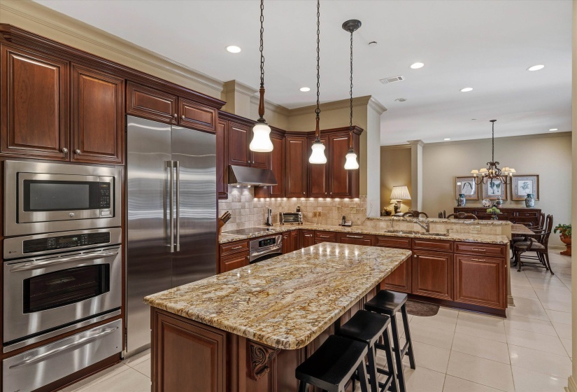 5194 LEXINGTON CLUB CV, Memphis, Tennessee 38117, 3 Bedroom Bedrooms, 8 Room Rooms,4 BathroomBathrooms,Residential,For Sale,LEXINGTON CLUB,0,10217985