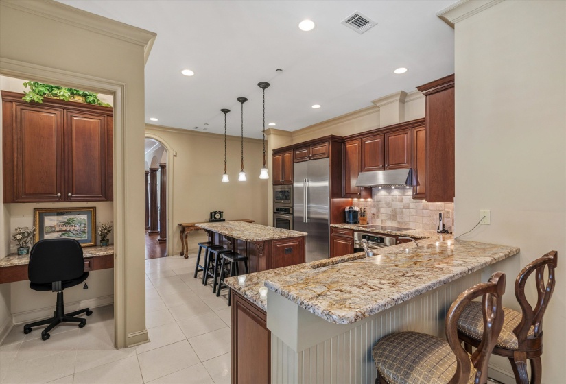 5194 LEXINGTON CLUB CV, Memphis, Tennessee 38117, 3 Bedroom Bedrooms, 8 Room Rooms,4 BathroomBathrooms,Residential,For Sale,LEXINGTON CLUB,0,10217985
