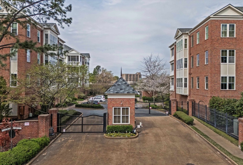 5194 LEXINGTON CLUB CV, Memphis, Tennessee 38117, 3 Bedroom Bedrooms, 8 Room Rooms,4 BathroomBathrooms,Residential,For Sale,LEXINGTON CLUB,0,10217985