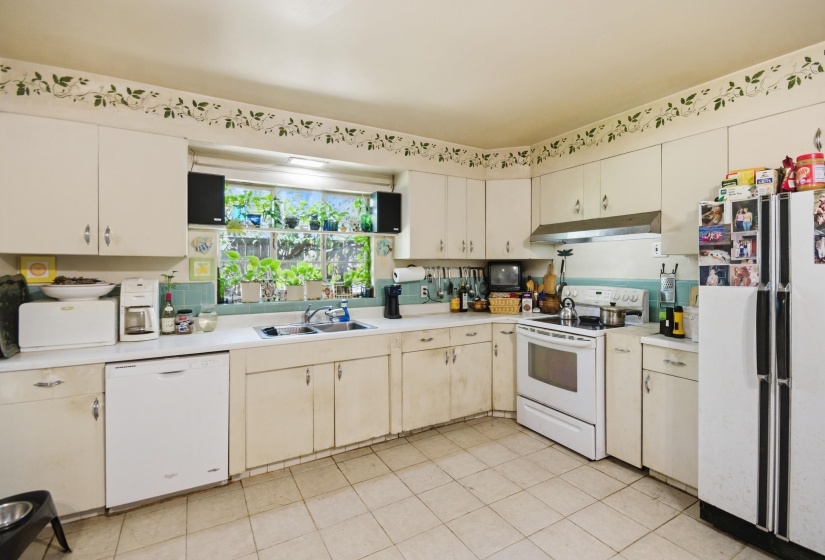 270 CHERRY CIR, Memphis, Tennessee 38117, 3 Bedrooms Bedrooms, 9 Rooms Rooms,3.1 BathroomsBathrooms,Residential,For Sale,CHERRY,10217998