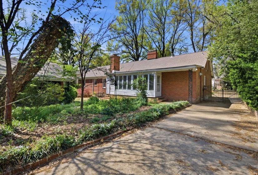 270 CHERRY CIR, Memphis, Tennessee 38117, 3 Bedrooms Bedrooms, 9 Rooms Rooms,3.1 BathroomsBathrooms,Residential,For Sale,CHERRY,10217998