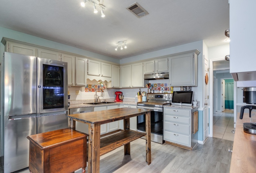 765 PECAN GARDENS CIR, Memphis, Tennessee 38122, 3 Bedrooms Bedrooms, 6 Rooms Rooms,2 BathroomsBathrooms,Residential,For Sale,PECAN GARDENS,10218001