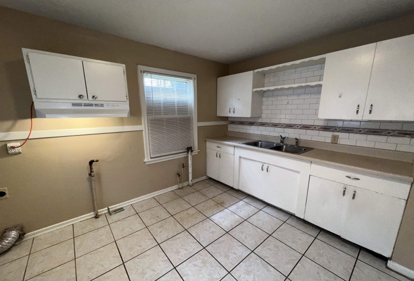 3043 COLEMAN AVE, Memphis, Tennessee 38112, 2 Bedroom Bedrooms, 4 Room Rooms,1 BathroomBathrooms,Residential,For Sale,COLEMAN,0,10218048