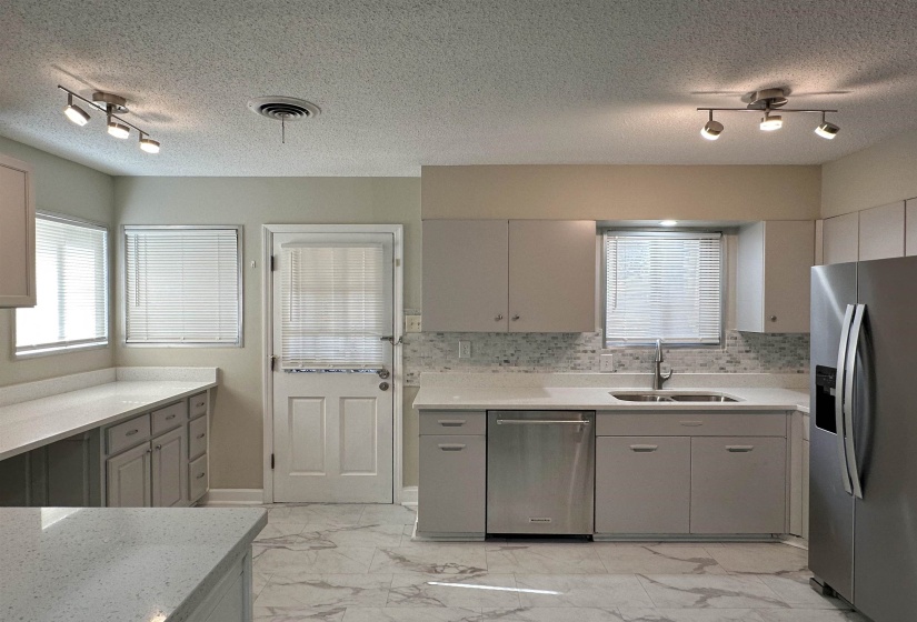 141 WHITE STATION RD, Memphis, Tennessee 38117, 3 Bedrooms Bedrooms, 6 Rooms Rooms,2 BathroomsBathrooms,Residential,For Sale,WHITE STATION,10218049