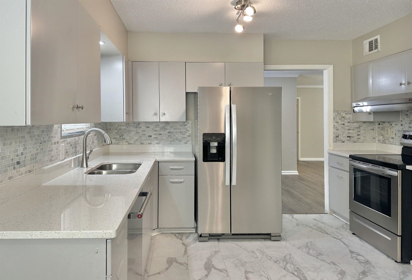 141 WHITE STATION RD, Memphis, Tennessee 38117, 3 Bedrooms Bedrooms, 6 Rooms Rooms,2 BathroomsBathrooms,Residential,For Sale,WHITE STATION,10218049