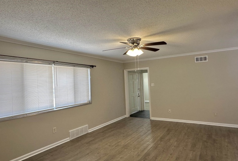 141 WHITE STATION RD, Memphis, Tennessee 38117, 3 Bedrooms Bedrooms, 6 Rooms Rooms,2 BathroomsBathrooms,Residential,For Sale,WHITE STATION,10218049