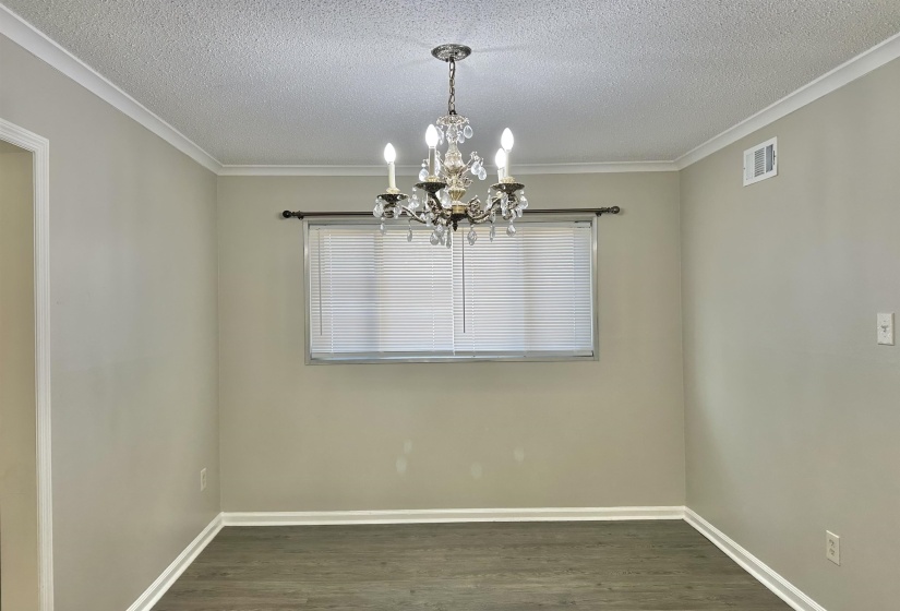 141 WHITE STATION RD, Memphis, Tennessee 38117, 3 Bedrooms Bedrooms, 6 Rooms Rooms,2 BathroomsBathrooms,Residential,For Sale,WHITE STATION,10218049