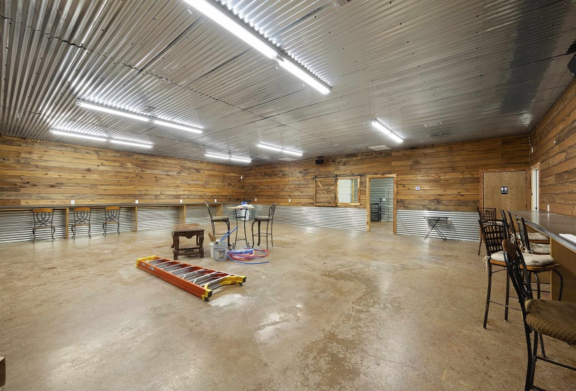 1196 MULBERRY AVE, Selmer, Tennessee 38375, 0 , 0 ,0,Commercial/industrial,For Sale,MULBERRY,0,10218107