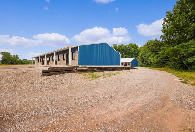 1196 MULBERRY AVE, Selmer, Tennessee 38375, 0 , 0 ,0,Commercial/industrial,For Sale,MULBERRY,0,10218107