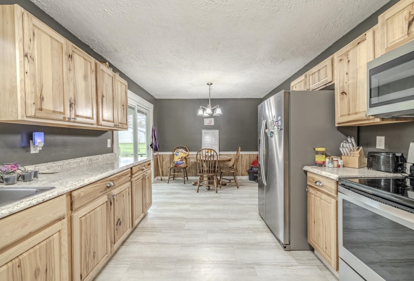 235 PARKVIEW DR, Savannah, Tennessee 38372, 3 Bedrooms Bedrooms, 7 Rooms Rooms,2 BathroomsBathrooms,Residential,For Sale,PARKVIEW,10218081