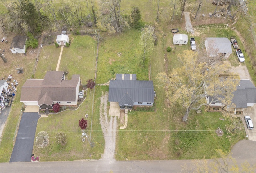 235 PARKVIEW DR, Savannah, Tennessee 38372, 3 Bedrooms Bedrooms, 7 Rooms Rooms,2 BathroomsBathrooms,Residential,For Sale,PARKVIEW,10218081