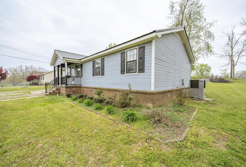 235 PARKVIEW DR, Savannah, Tennessee 38372, 3 Bedrooms Bedrooms, 7 Rooms Rooms,2 BathroomsBathrooms,Residential,For Sale,PARKVIEW,10218081