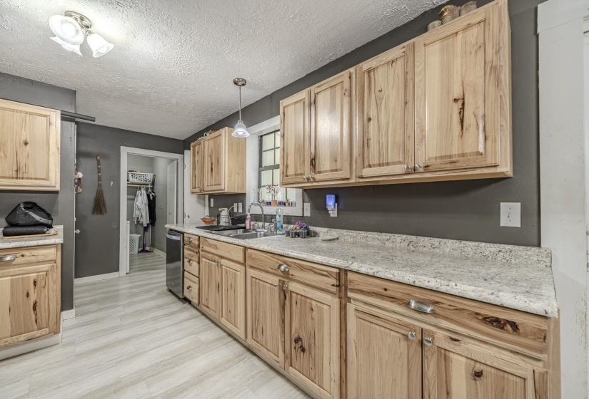 235 PARKVIEW DR, Savannah, Tennessee 38372, 3 Bedrooms Bedrooms, 7 Rooms Rooms,2 BathroomsBathrooms,Residential,For Sale,PARKVIEW,10218081