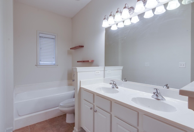 1415 DOWN RIVER DR, Memphis, Tennessee 38103, 4 Bedrooms Bedrooms, 6 Rooms Rooms,2.1 BathroomsBathrooms,Residential,For Sale,DOWN RIVER,10218087