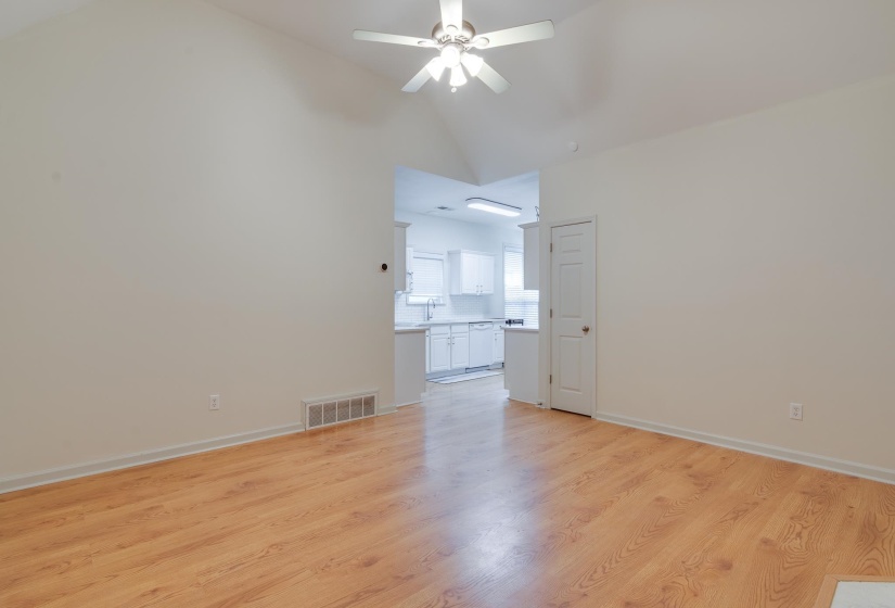 1415 DOWN RIVER DR, Memphis, Tennessee 38103, 4 Bedrooms Bedrooms, 6 Rooms Rooms,2.1 BathroomsBathrooms,Residential,For Sale,DOWN RIVER,10218087